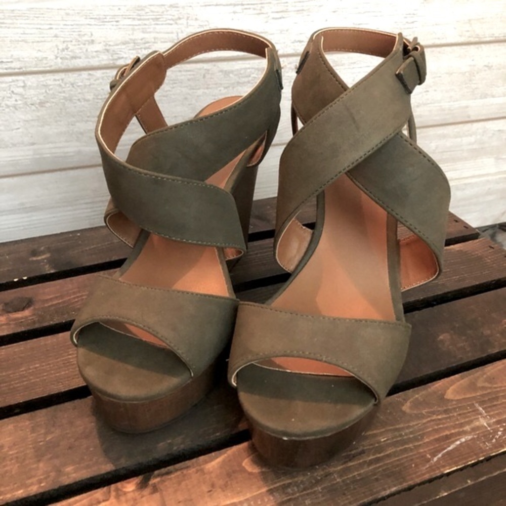 Indigo Dr. Army Green Wedges